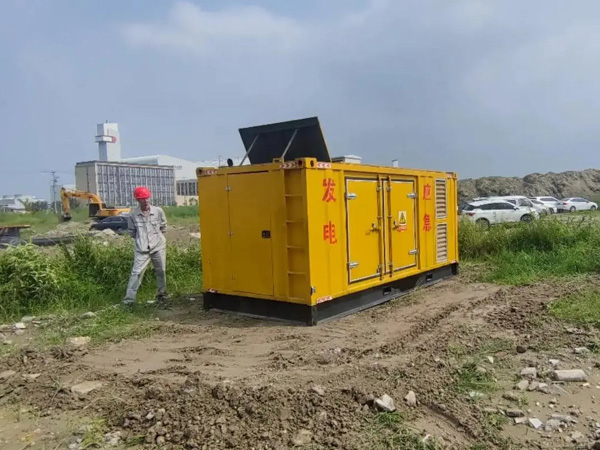 烟台200KW柴油发电机机组每小时的油耗量受哪些因素影响？