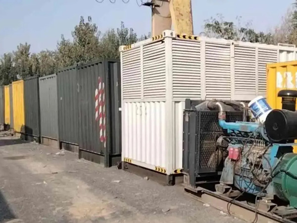 烟台200KW柴油发电机机组每小时油耗是多少？